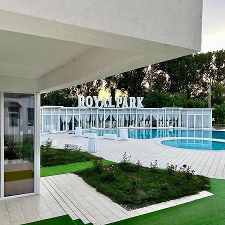 Hotel Royal Park Complex Bascov Exterior foto