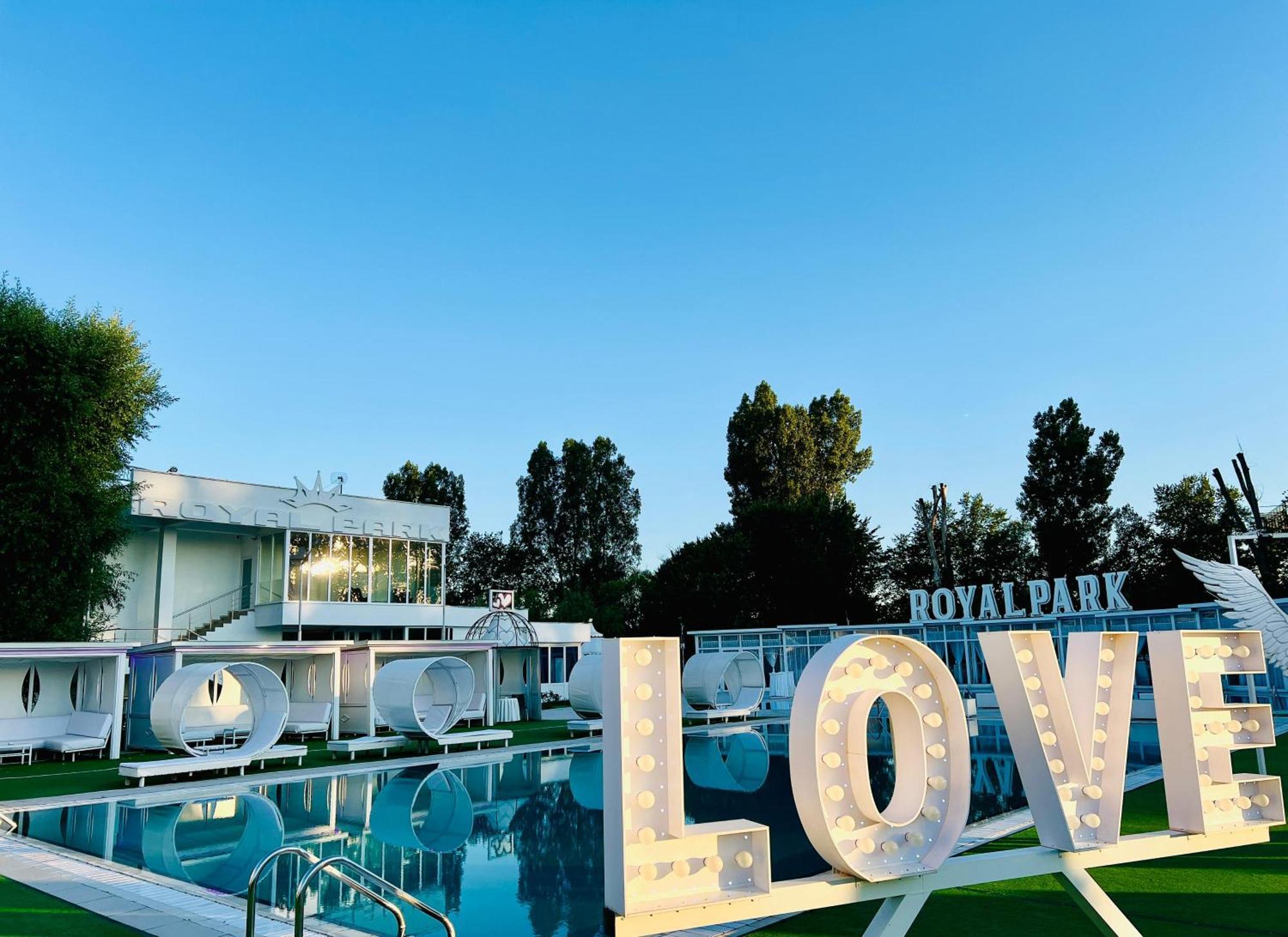 Hotel Royal Park Complex Bascov Exterior foto