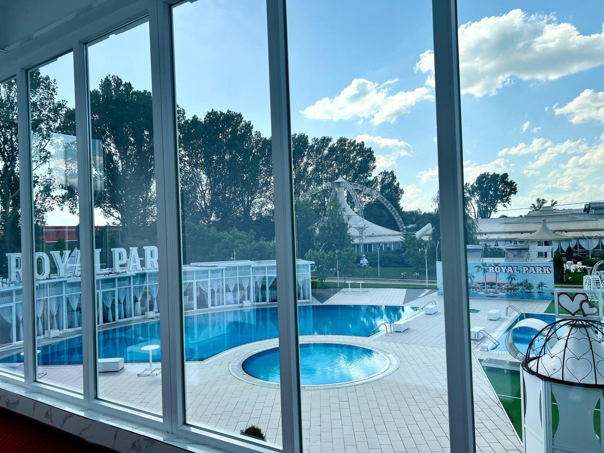 Hotel Royal Park Complex Bascov Exterior foto