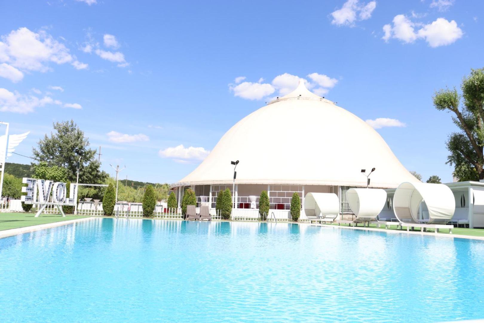 Hotel Royal Park Complex Bascov Exterior foto