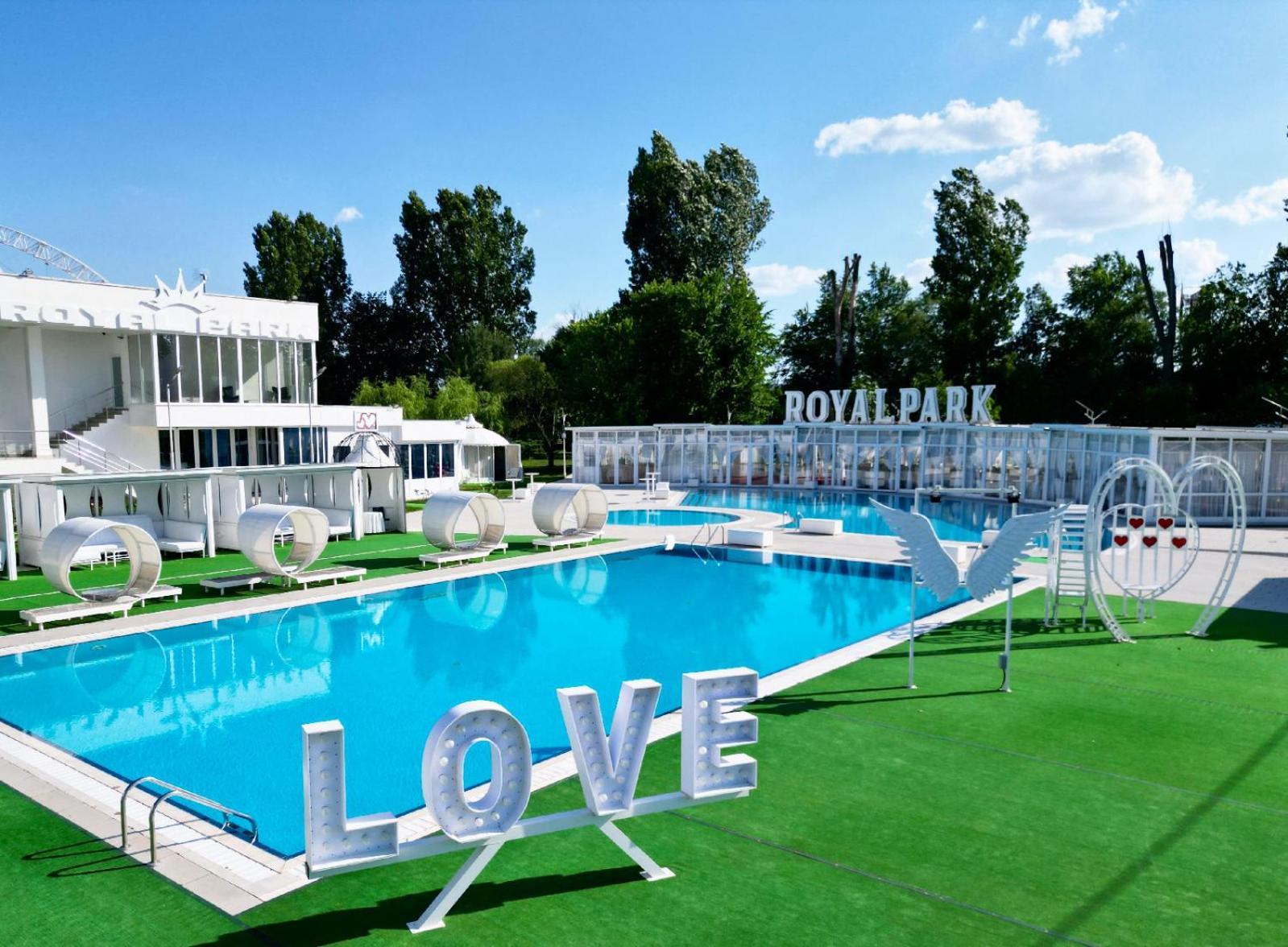 Hotel Royal Park Complex Bascov Exterior foto